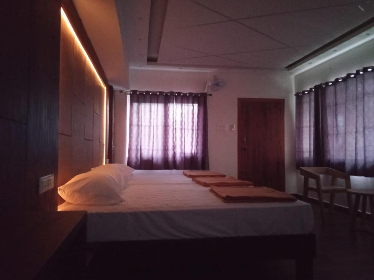 Hotel Hilltop Vālpārai Zewnętrze zdjęcie