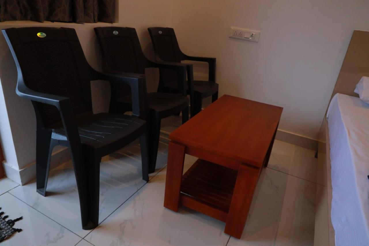 Hotel Hilltop Vālpārai Zewnętrze zdjęcie