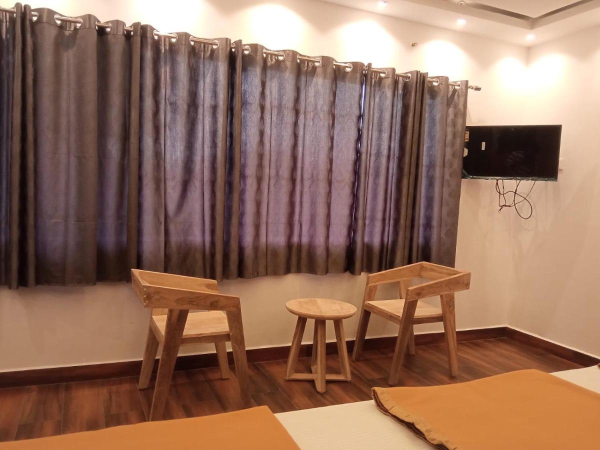 Hotel Hilltop Vālpārai Zewnętrze zdjęcie