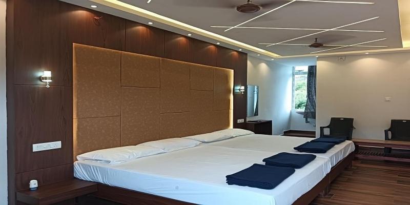 Hotel Hilltop Vālpārai Zewnętrze zdjęcie
