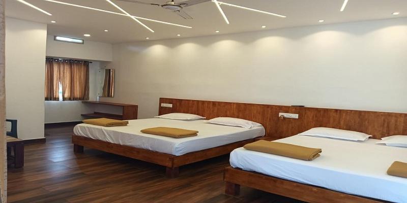 Hotel Hilltop Vālpārai Zewnętrze zdjęcie