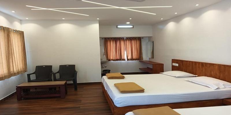 Hotel Hilltop Vālpārai Zewnętrze zdjęcie