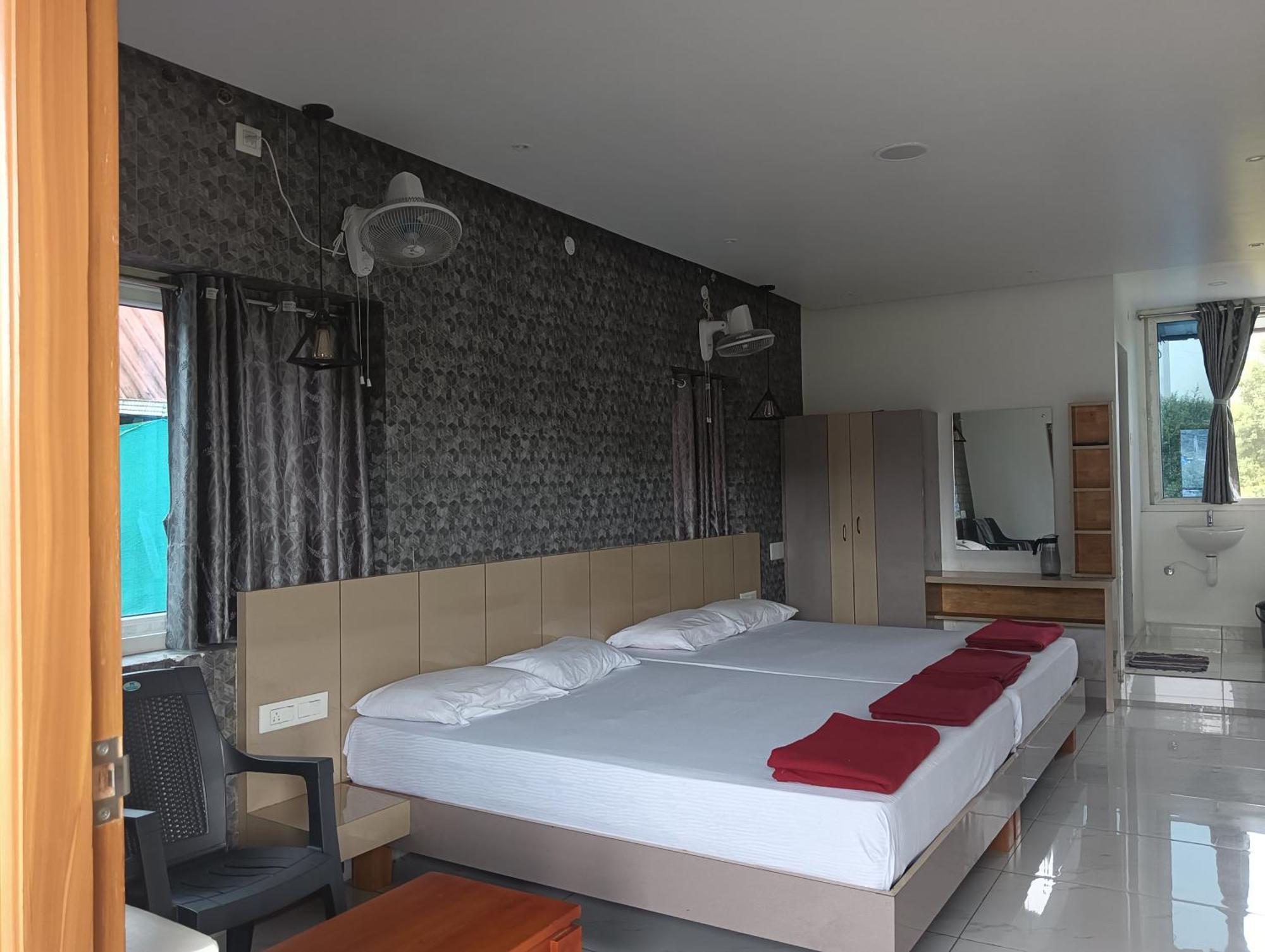 Hotel Hilltop Vālpārai Zewnętrze zdjęcie