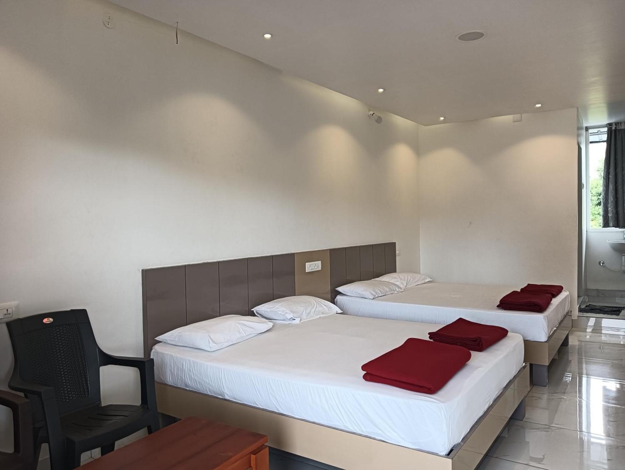 Hotel Hilltop Vālpārai Zewnętrze zdjęcie