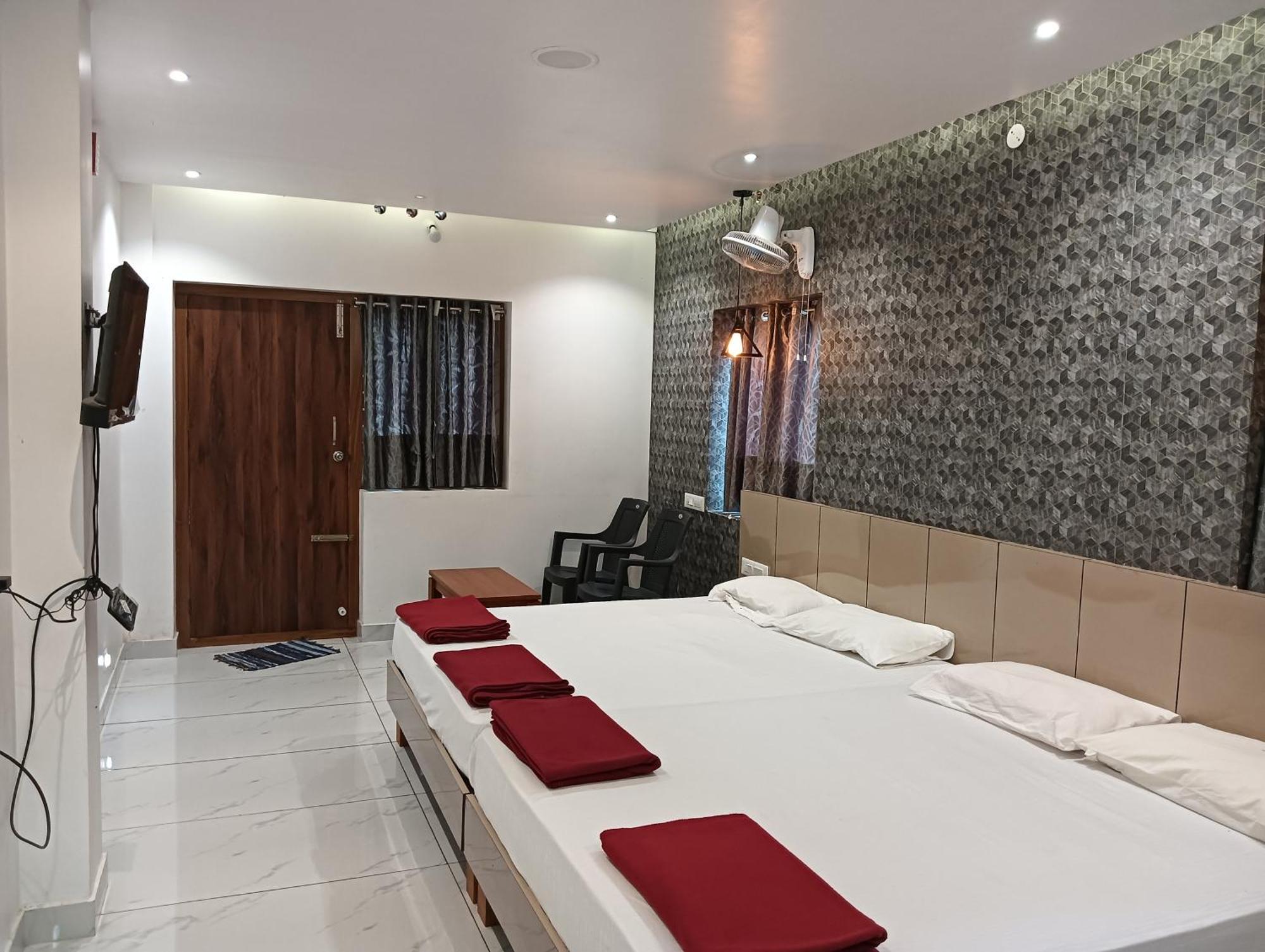 Hotel Hilltop Vālpārai Zewnętrze zdjęcie